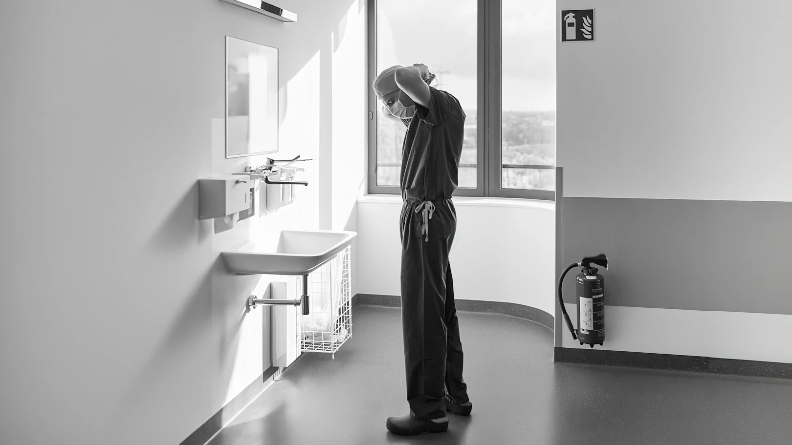 Urologische Chirurgie im RKM 740 Urologie Düsseldorf Schwarz-weißes Bildmotiv zur urologischen Chirurgie im RKM 740 Urologie in Düsseldorf